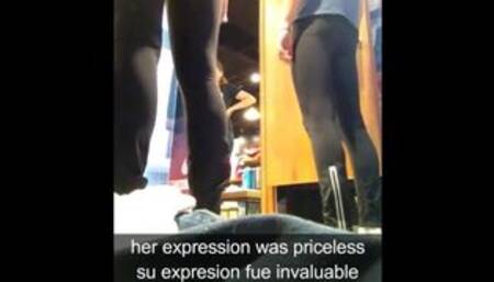 mostrando mi bulto en vestidores publicos