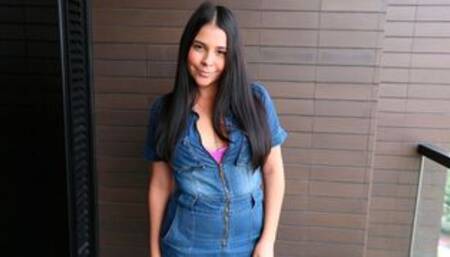 Ivana Bolivar Does Her First Porno