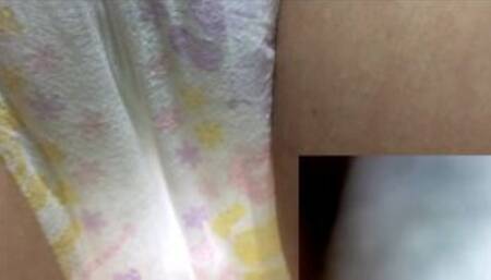 014 Peeing on diapers! !! The diaper is inflated and it feels really good...! 2