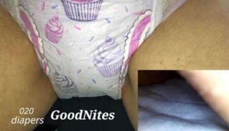 [020] Peeing with GoodNites! The inside of the diaper is wrapped in pleasure!