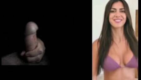 Masturbándome Viendo a Ari Dugarte en Bikini