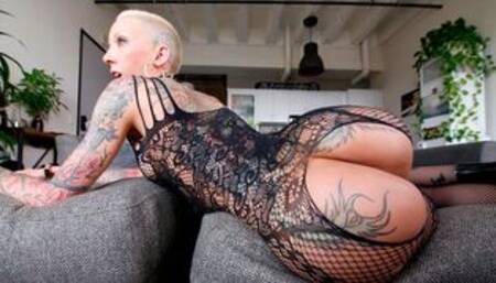 Bella Bellz does anal on for comeback