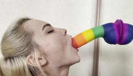 Alice Paradise after a juicy blowjob fucked herself in all the cracks