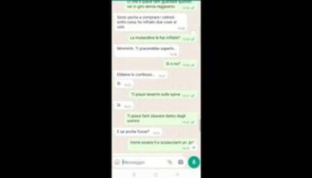 Chat erotica con la porca di mia moglie - Dialoghi italiani