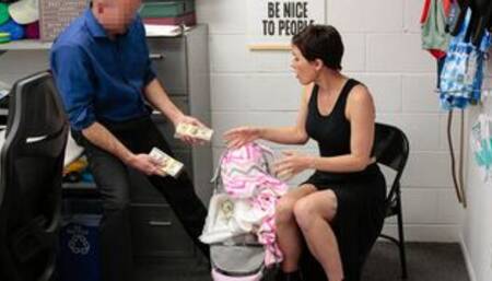 Short hair MILF pilfer fucked at the office