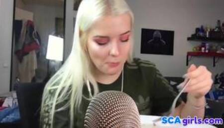 Suomalainen ASMR-tyttö pieraisi