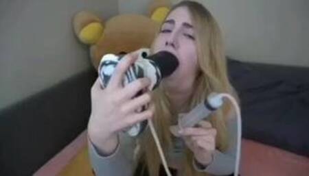 Horsecock dildo deepthroat